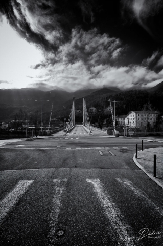 Pont du Var Pont sur le Var à l'entrée du village
© 2021 : EBodin Photography