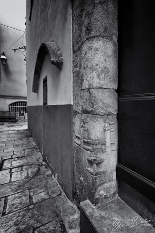 Vieux village Pilier de porte sculpté
© 2021 : EBodin Photography