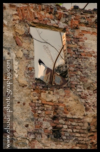 Guerre des Balkans © 2013

Karlovac en Croatie.
Petite village non loin de Zagreb ayant subi de très violents combats liés à la présence d'une caserne en zone urbaine. Les ruines de cette caserne ont été transformées en musée ouvert.