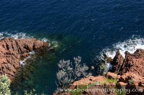 Trayas © 2013

Les criques de la Pointe de l'Observatoire ... La limite entre le rouge des roches, le vert des pins maritimes et le bleu de la Méditerranée