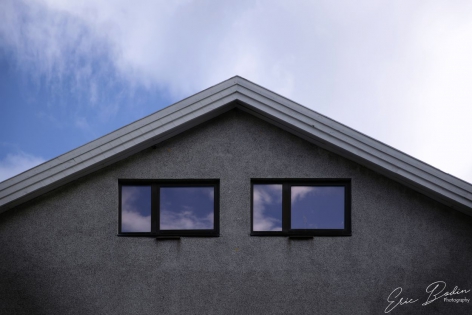 Le ciel même dans la maison Reflet du ciel dans les fenêtres d'une maison à Hammerfest
©2019