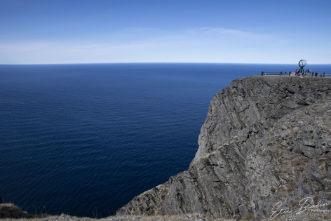 Cap Nord Au fond, sur la falaise, le monument symbole du Cap
©2019