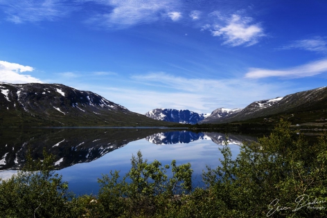Breiddalsvatnet Lac de montagne dont la surface ne présente ni vague, ni onde.
©2019