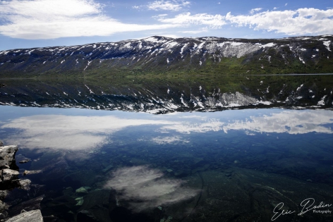 Breiddalsvatnet L'absence d'onde à la surface  de l'eau fait apparaître des reflets exceptionnels
©2019